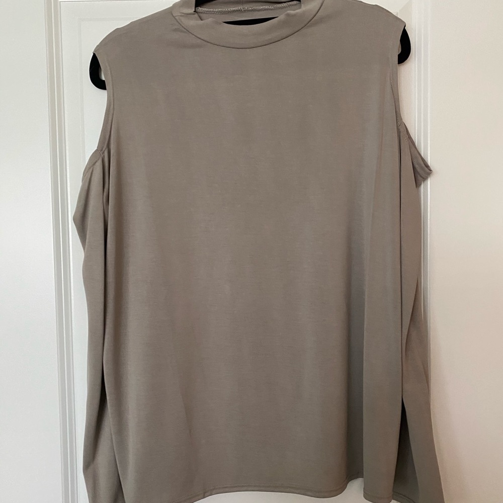 Cut out shoulder top in beige